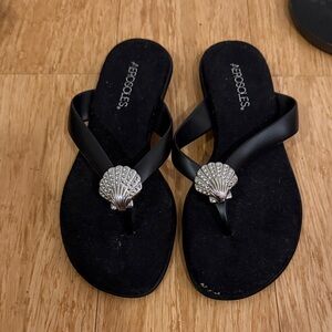 AEROSOLES Black Sandals with Shell silver Detail